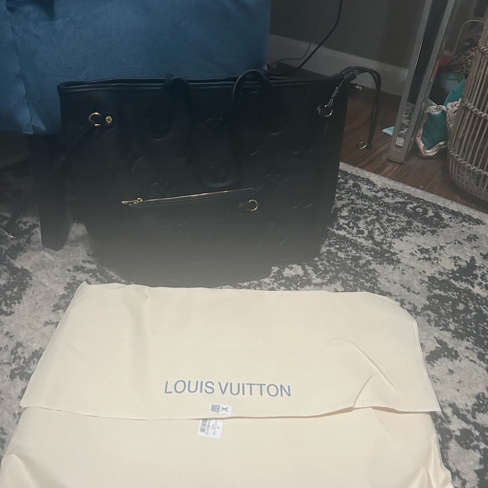 Not real brand new Louis Vuitton bag.